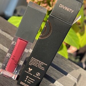 Defiance Beauty - Luminous Liquid Lipstick - Shade: Divinity